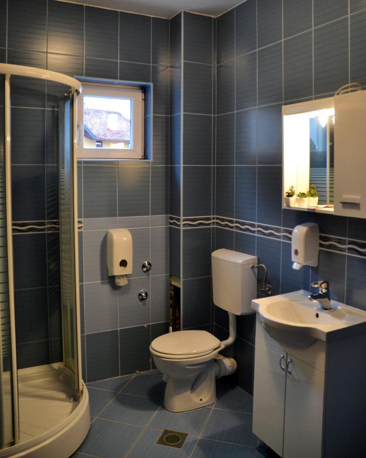 Hotel Victoria Lukavica Ngoại thất bức ảnh