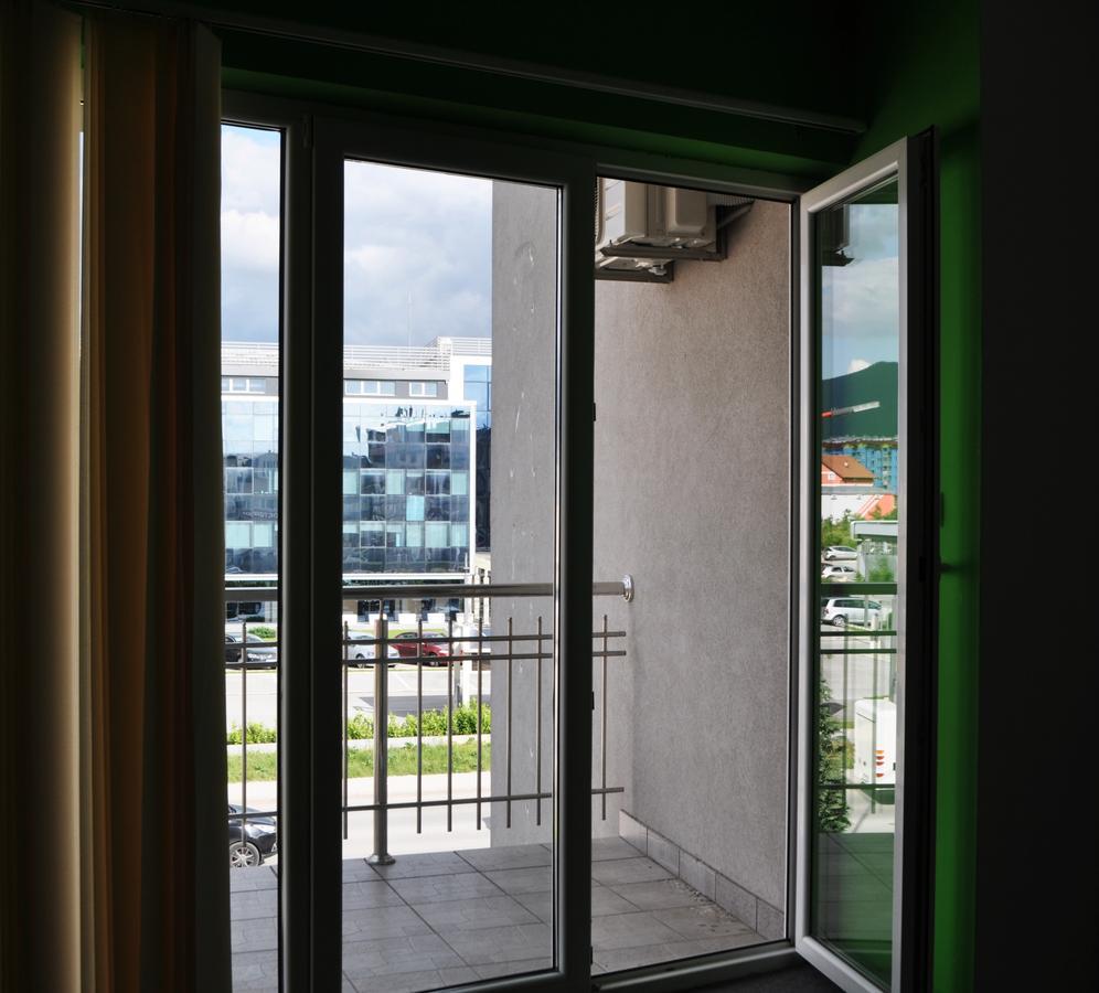 Hotel Victoria Lukavica Ngoại thất bức ảnh